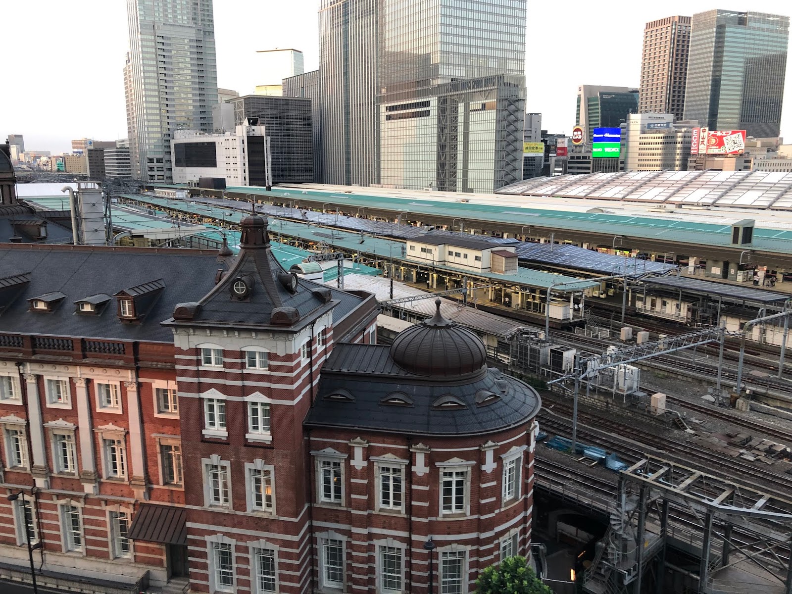 For train lover kids train observation deck near Tokyo Station Traveling Tokyo with Baby/Kids